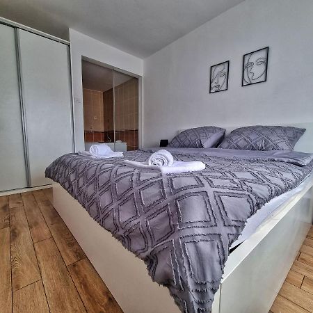 Hostel S Novi Sad Exteriör bild