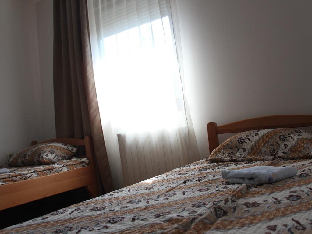 Hostel S Novi Sad Exteriör bild