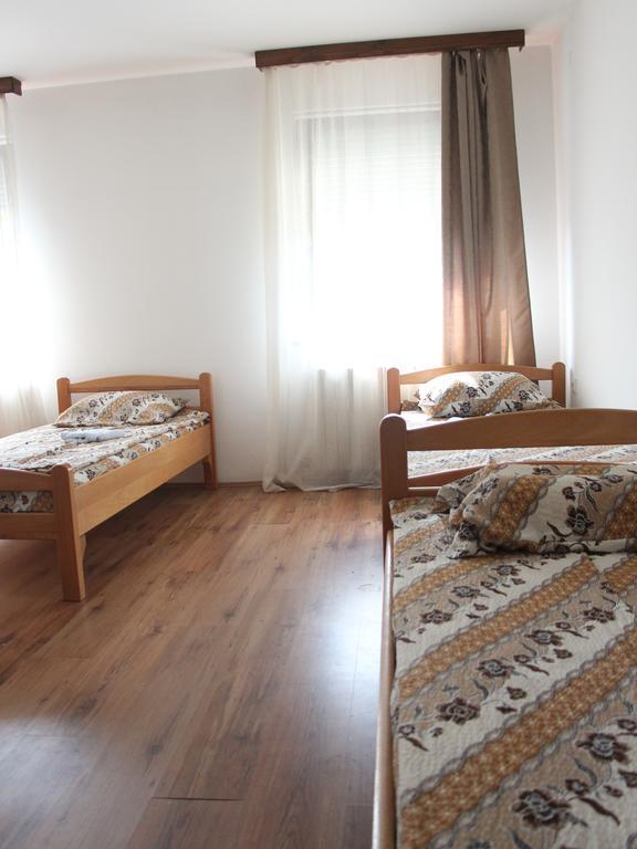 Hostel S Novi Sad Exteriör bild