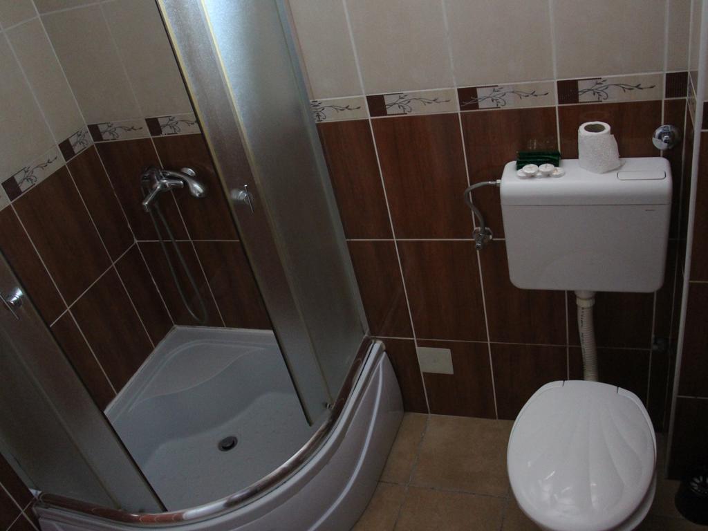 Hostel S Novi Sad Exteriör bild